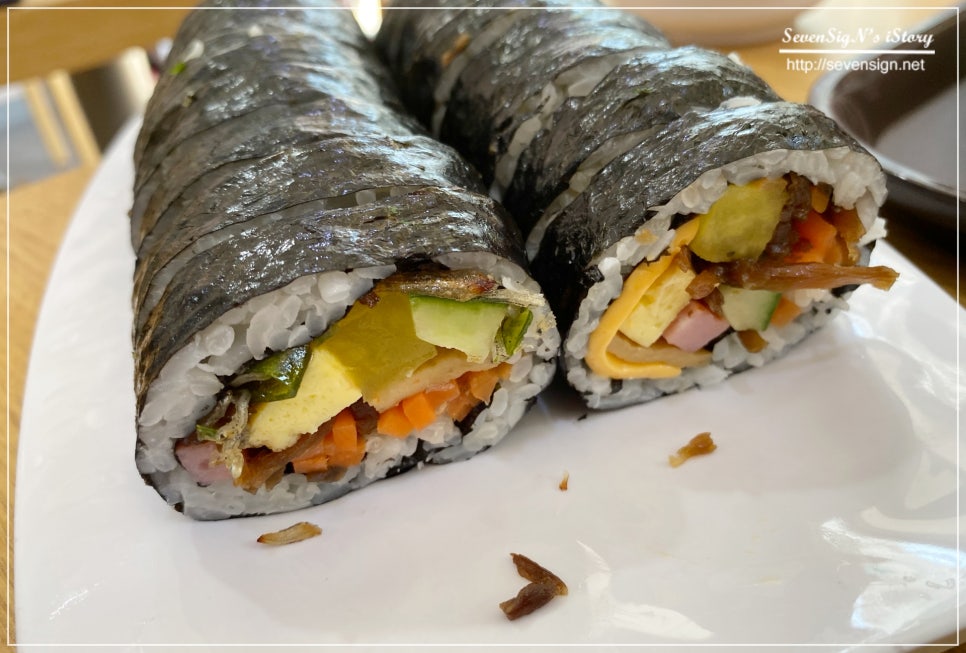 토마토김밥 이미지