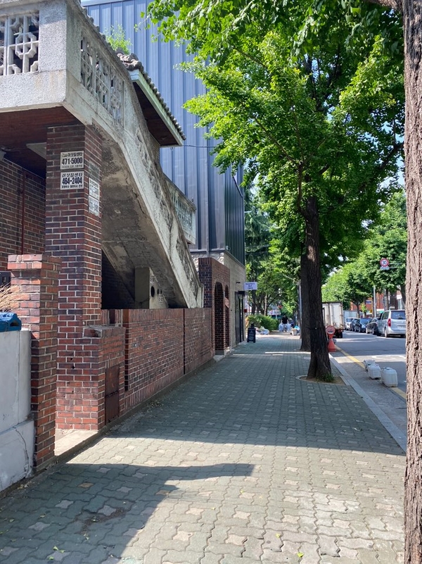 노웨어벗히어(Nowhere But Here) 이미지