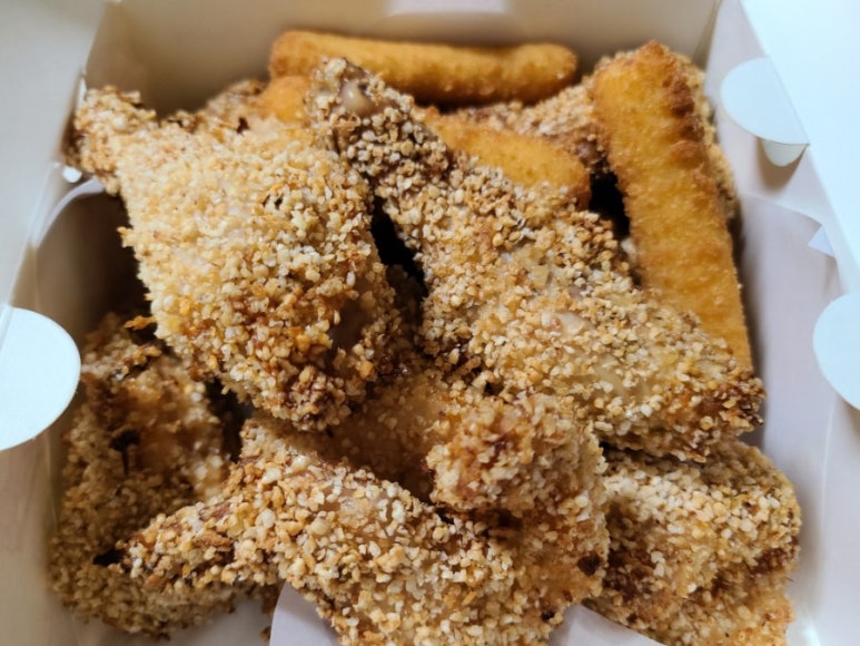깜꼬치킨 이미지