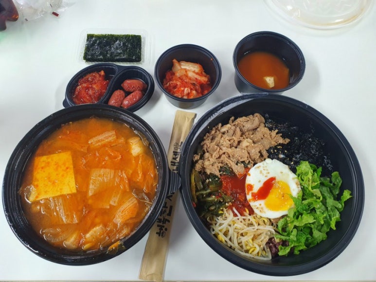 푸짐한김치찌개 이미지