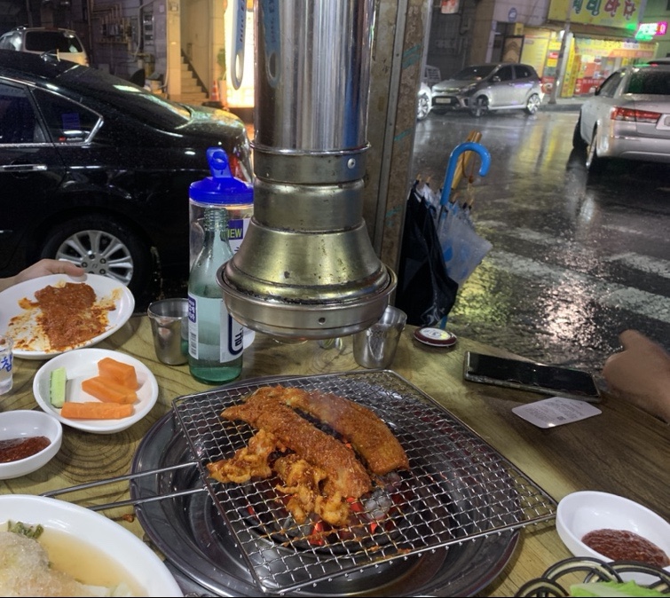 인동촌 숯불 곰장어 닭발 이미지