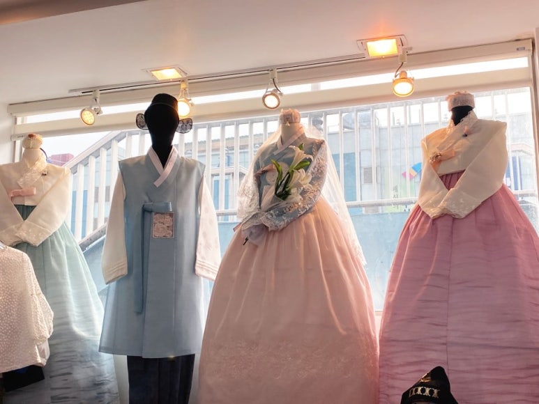 주홍한복 이미지