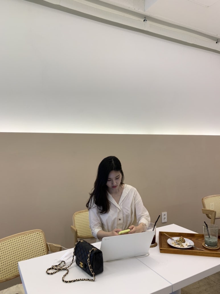 have a seat(해브어싯) 이미지