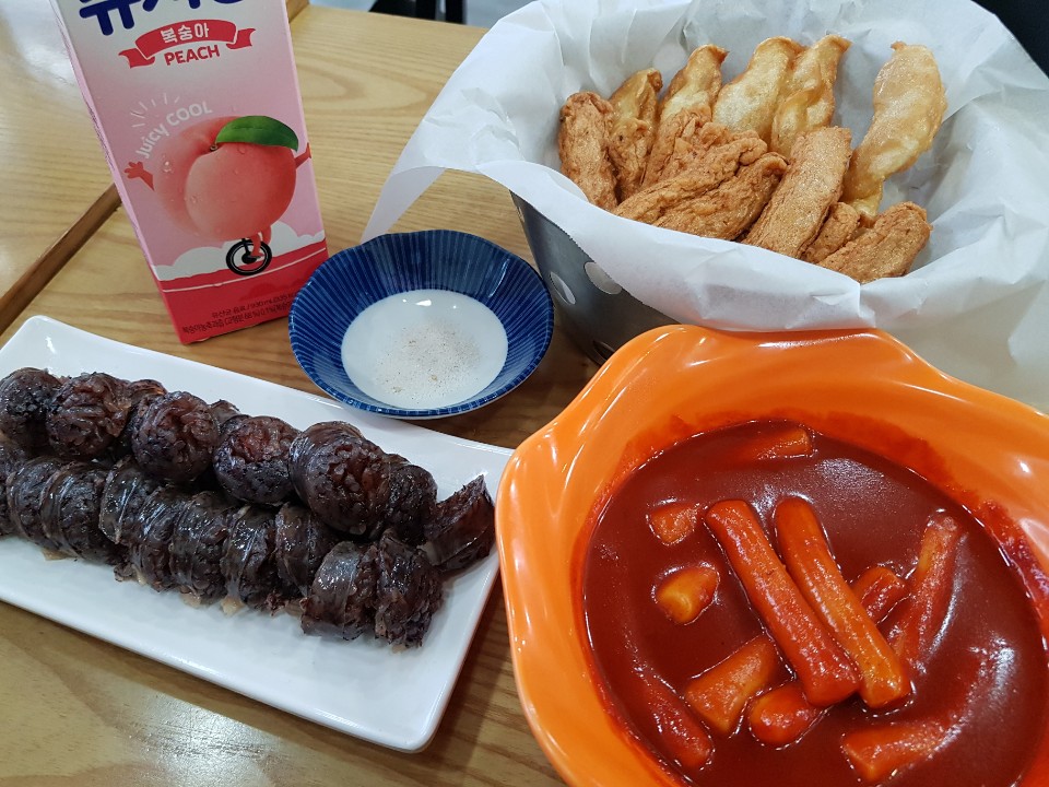윤가네김밥 이미지