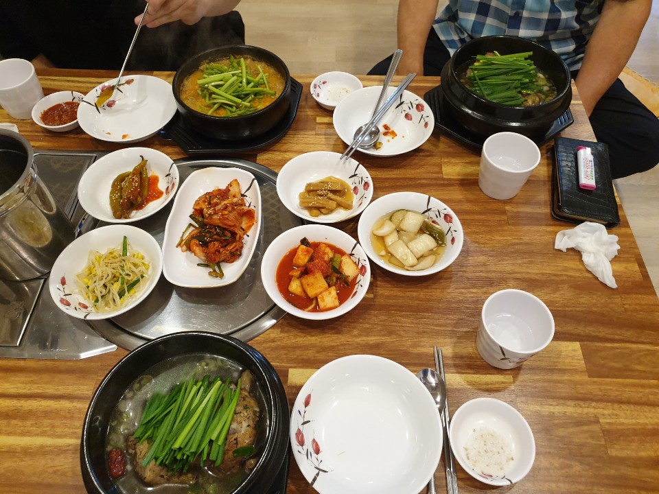 산능이네능이버섯백숙 이미지