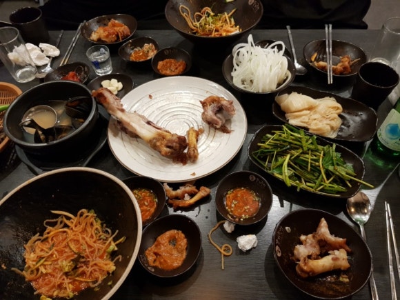 쫄면주는족발 이미지