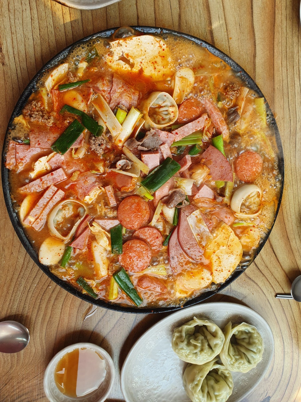 두꺼비 부대찌개 이미지