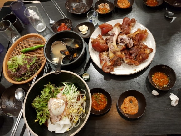 쫄면주는족발 이미지