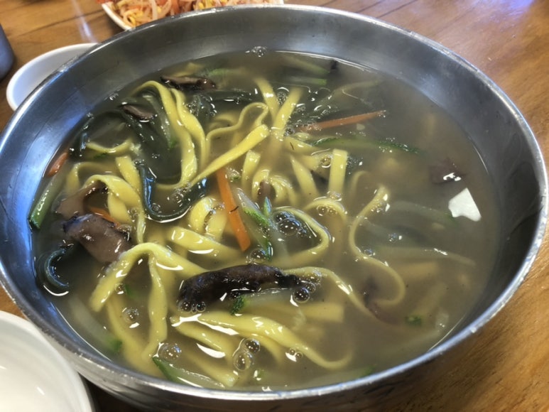능이칼국수 이미지