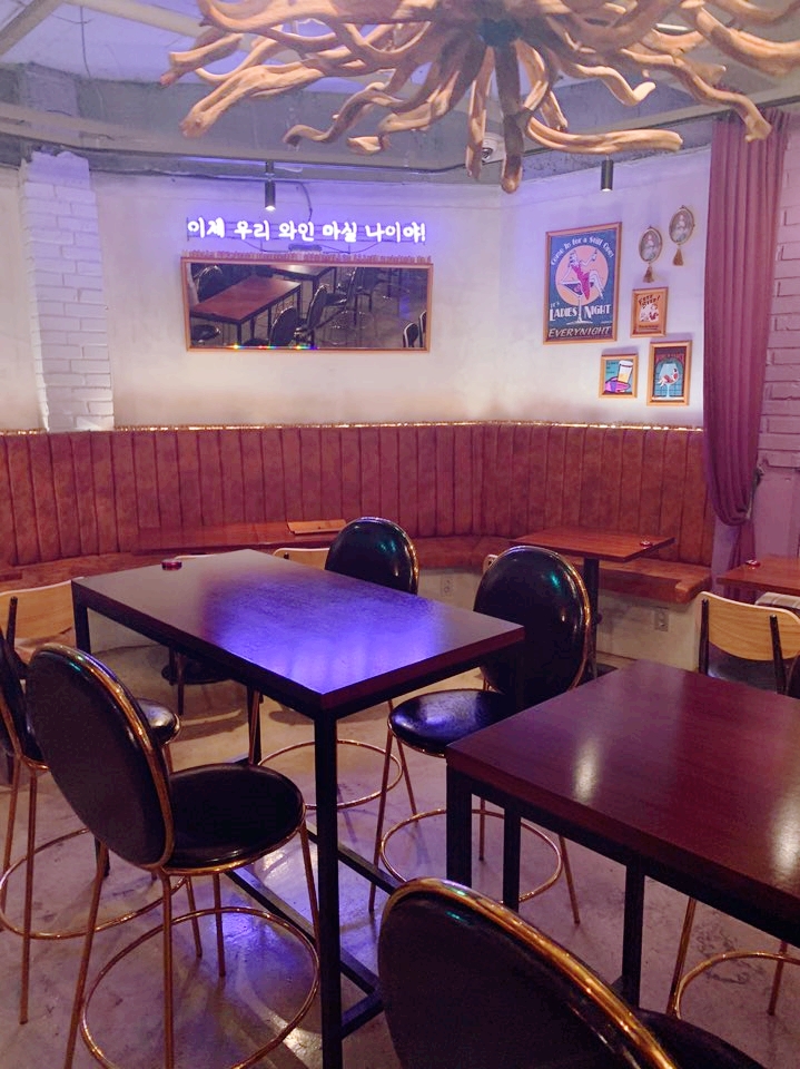 마녀들의살롱 이미지
