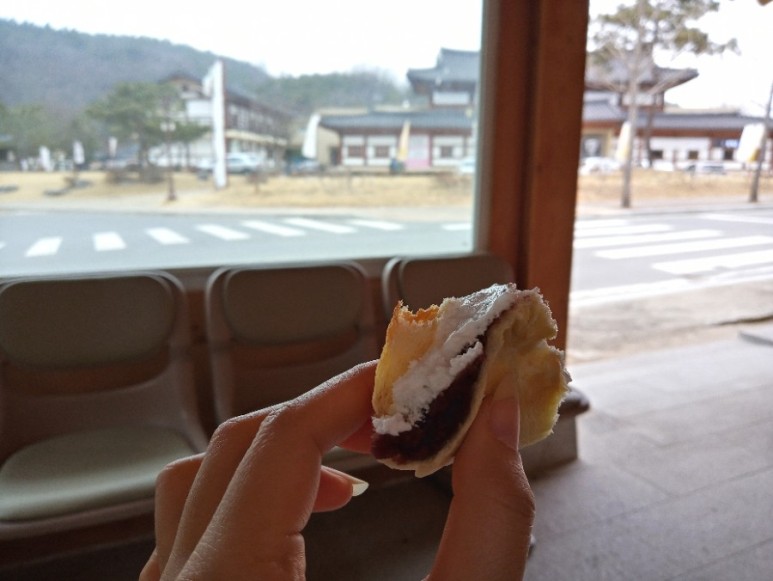 시월애단팥빵 이미지