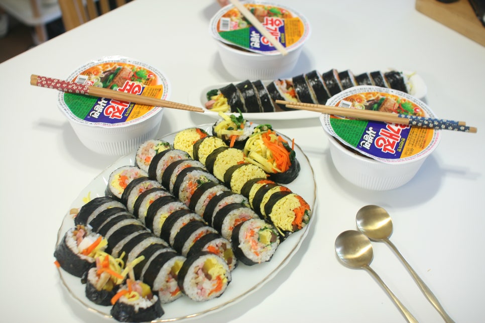 김밥과라면 이미지