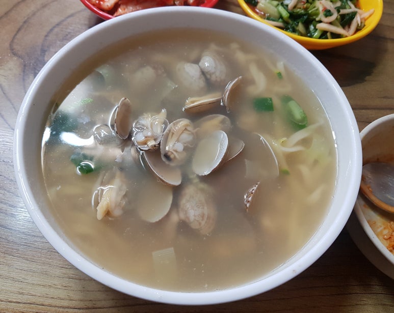 바지락손칼국수 이미지