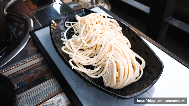 와라칼국수와족발 이미지
