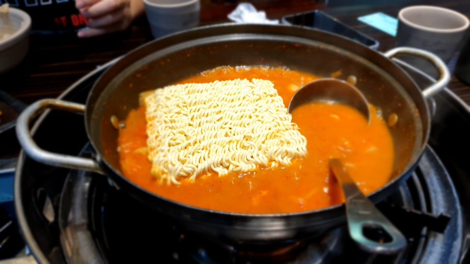 24시누름돌생고기김치찌개 이미지