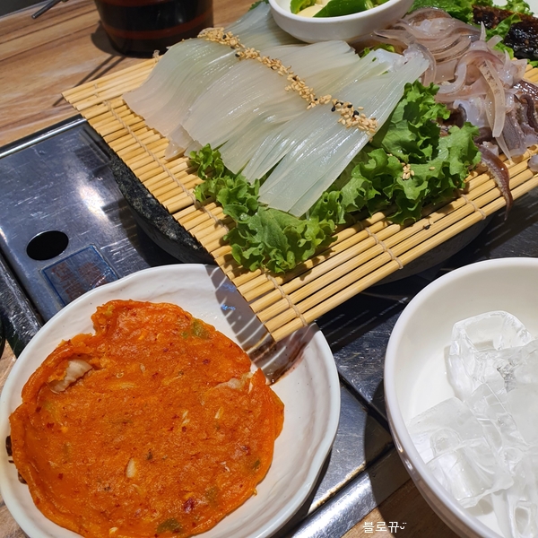 산오징어바지락칼국수 이미지