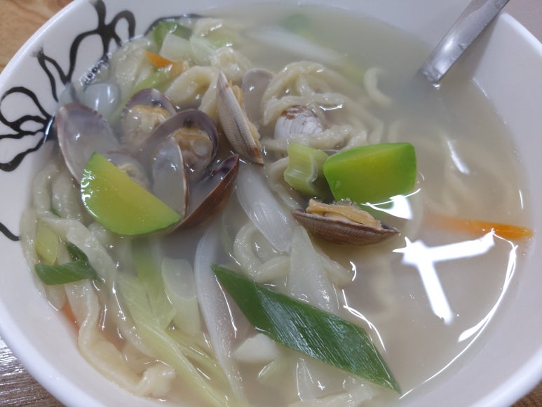 밀가손칼국수 이미지