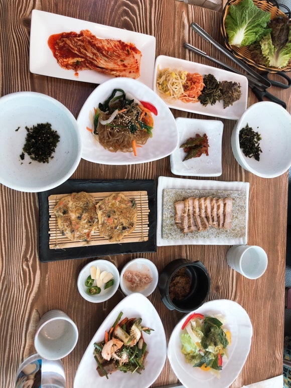 산아래보쌈，칼국수 이미지