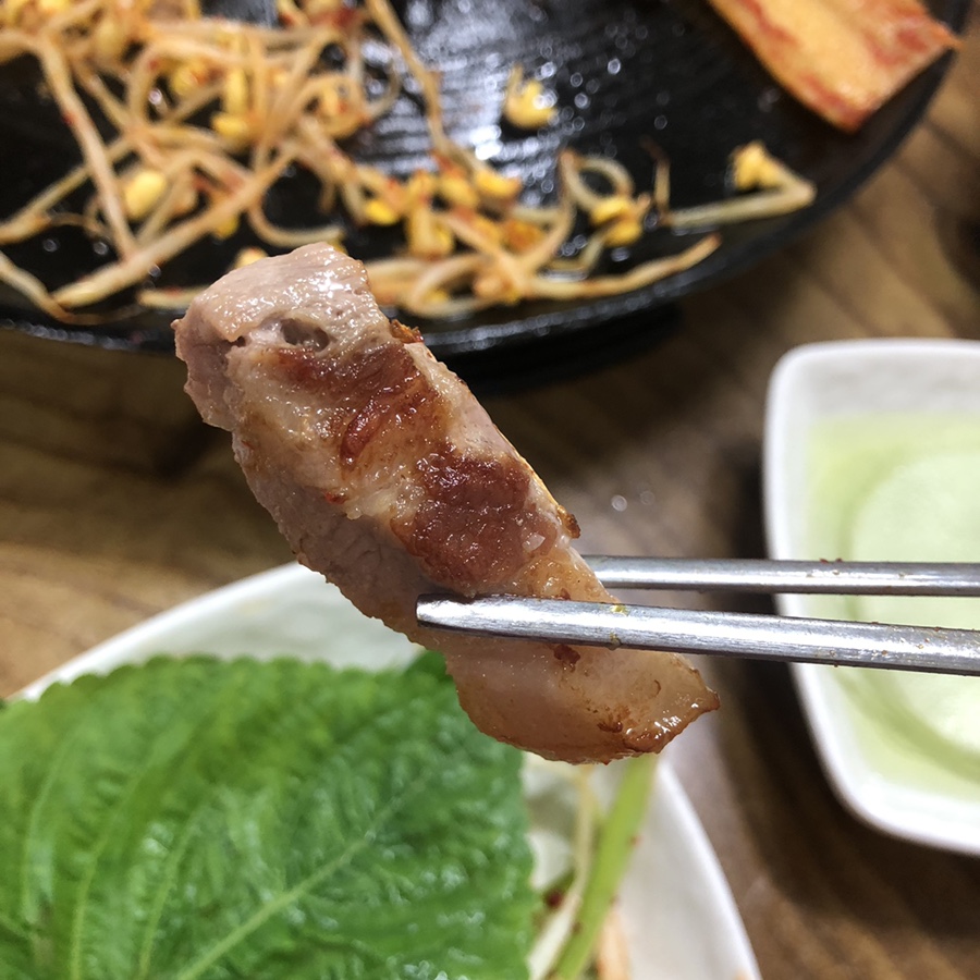 우정까망촌돼지 이미지