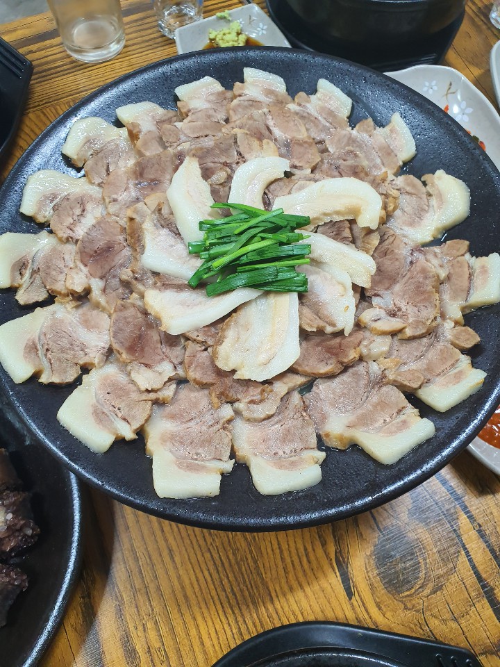 못난이돼지 이미지