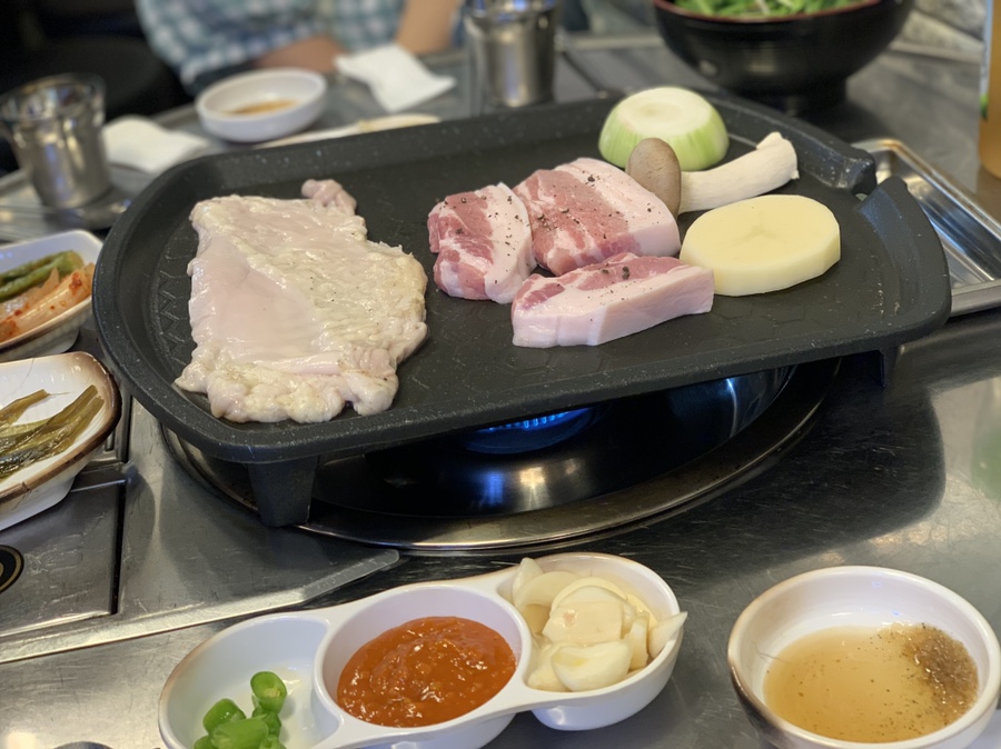 꿀돼지삼겹 이미지