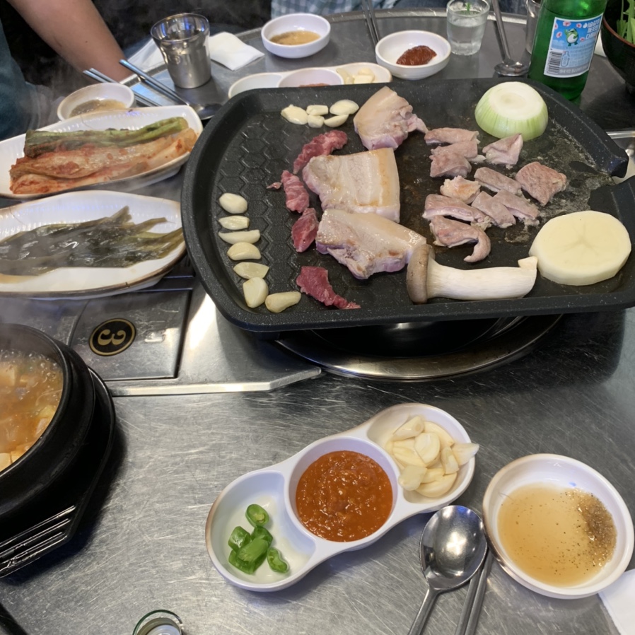 꿀돼지삼겹 이미지