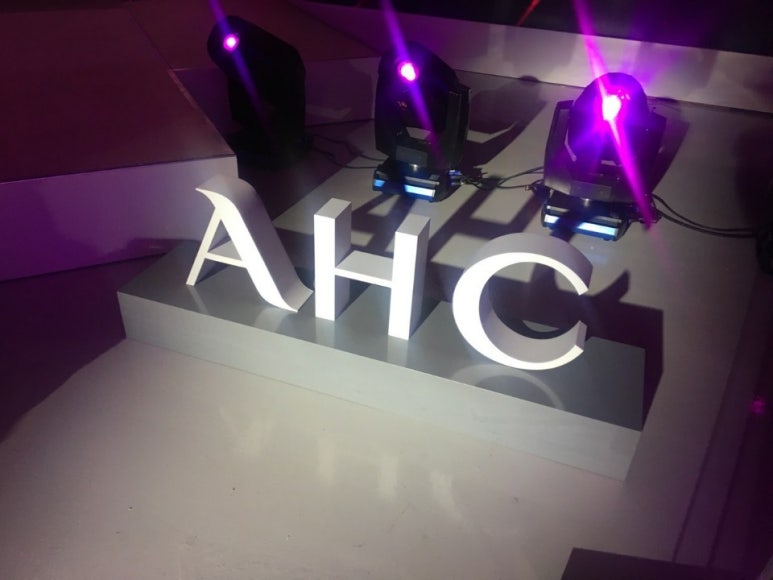 AHC 백라이트 스탠딩 로고