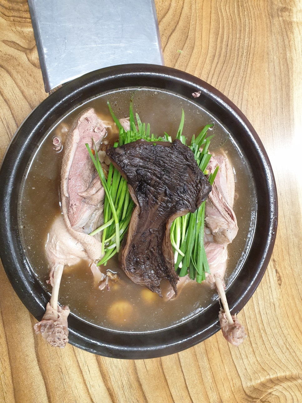 참나무능이버섯백숙 이미지
