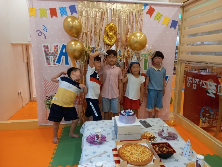점핑 고릴라 이미지