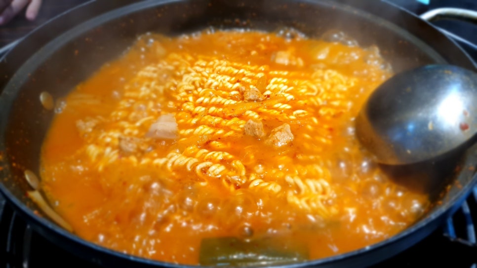생고기김치찌개 이미지