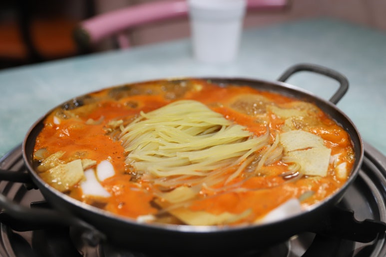 신당동 옛날떡볶이 식당 이미지