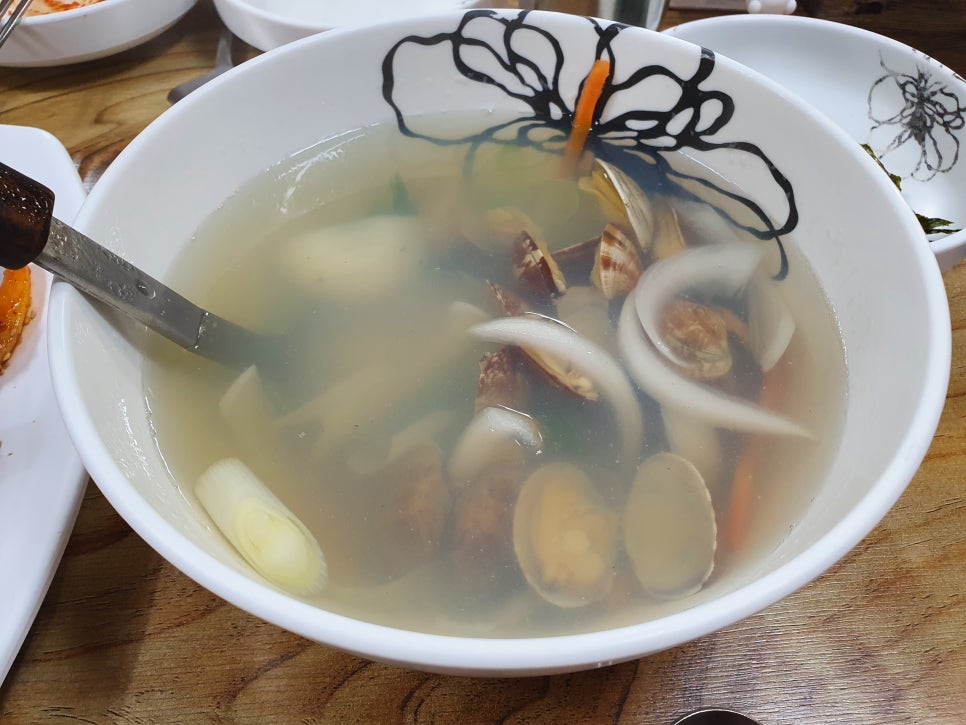 밀가손칼국수 이미지