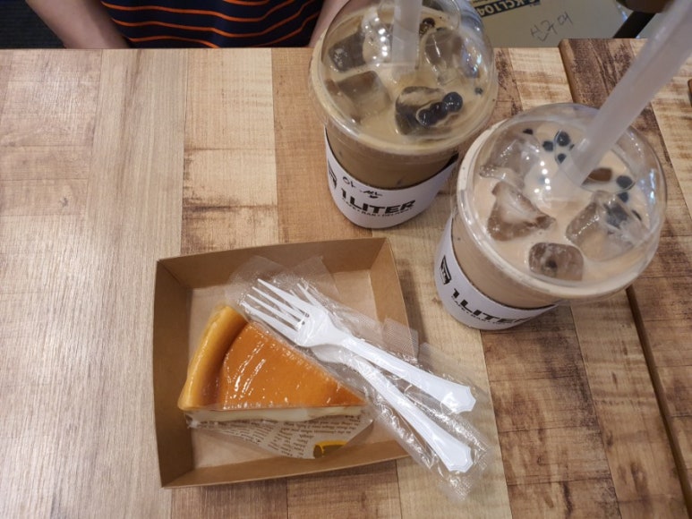 카페일리터앤바 이미지