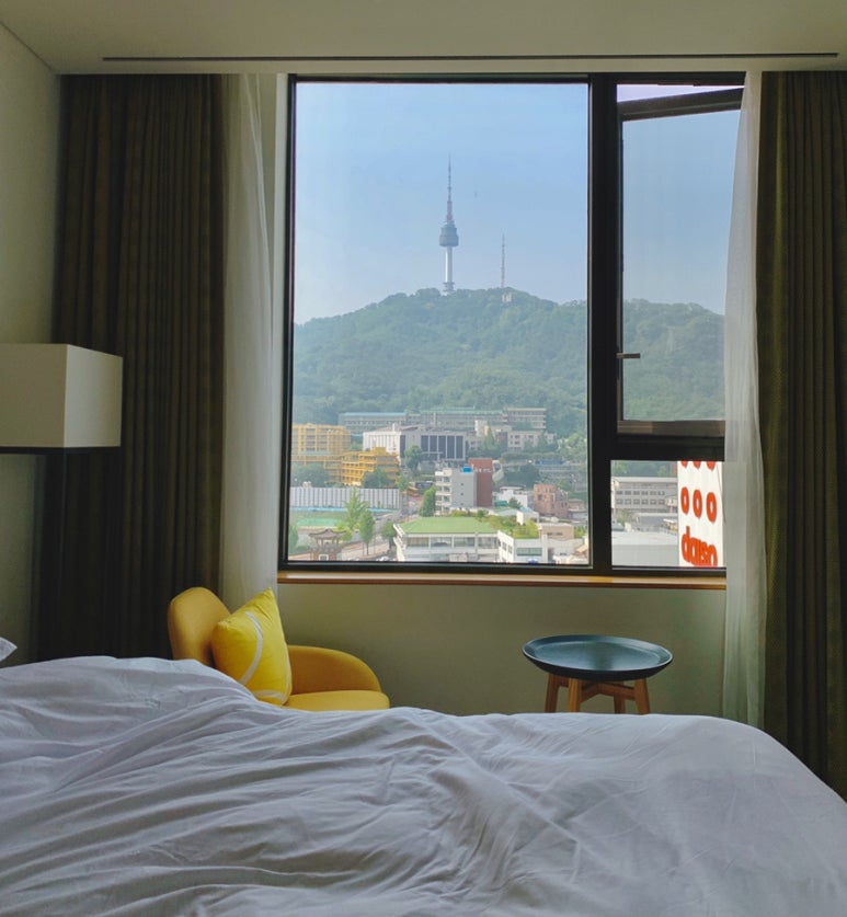 명동역 롯데호텔 L7앞 이미지