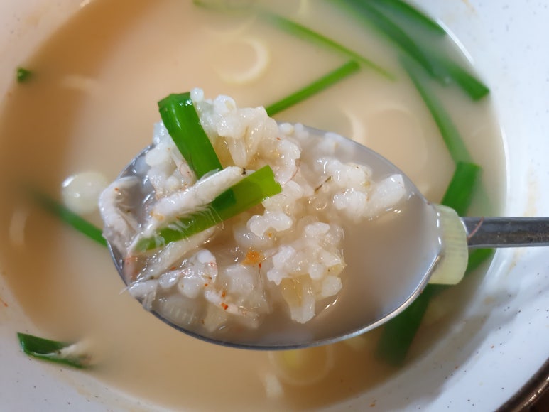 엄마국밥 이미지