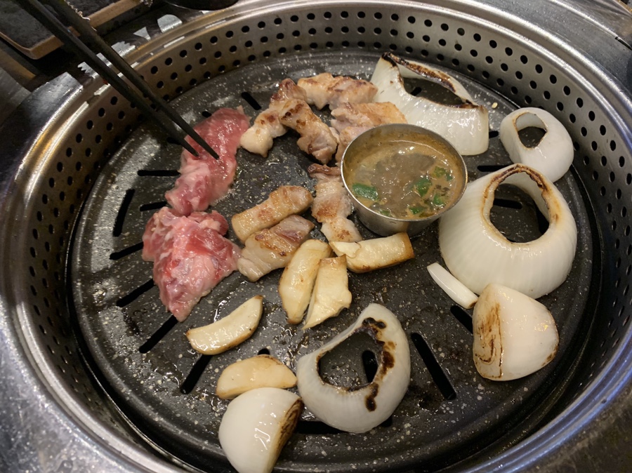 육회품은돼지 이미지