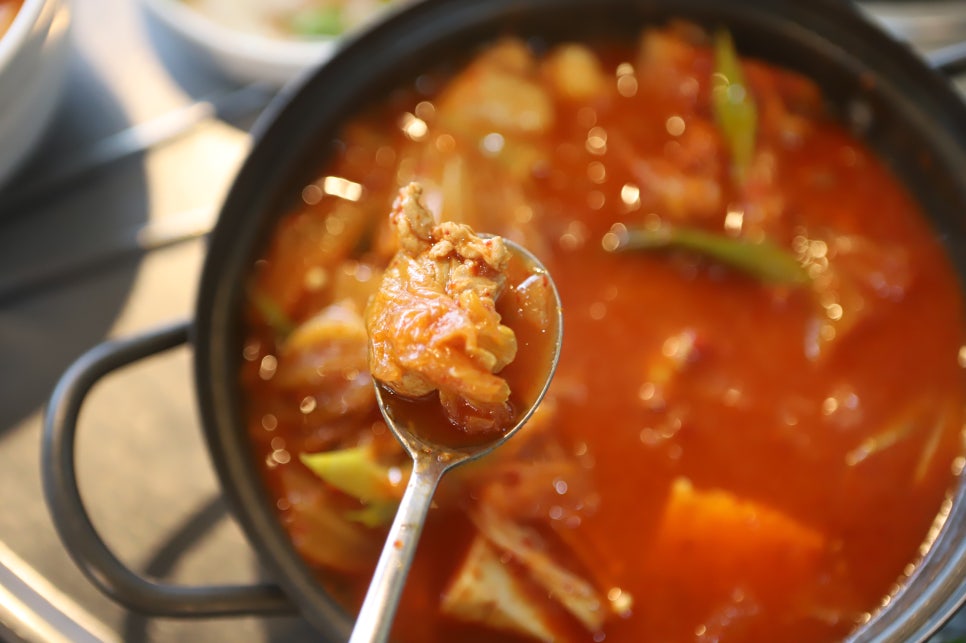 낭만 김치찌개 이미지
