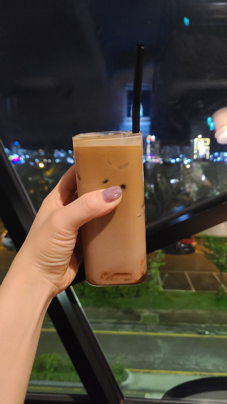 카페어아지트 이미지