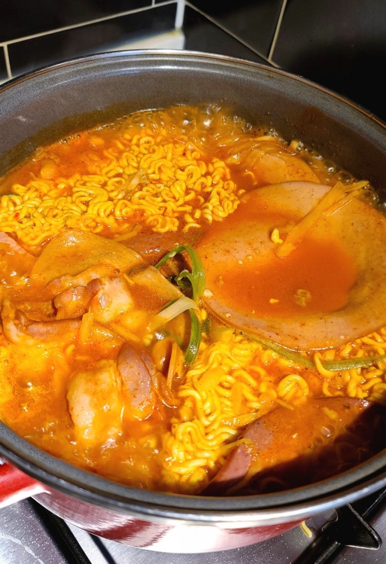 돼지네부대찌개 이미지