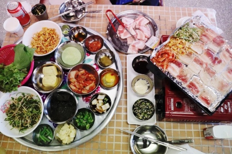 욱이네 밥집 이미지