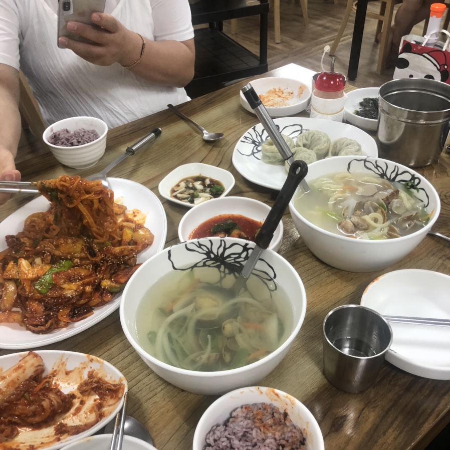 밀가손칼국수 이미지