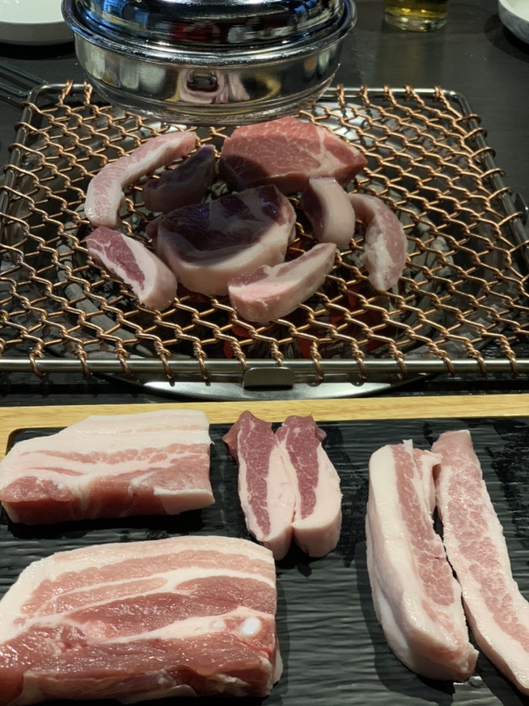 돈가참숯화로구이 이미지