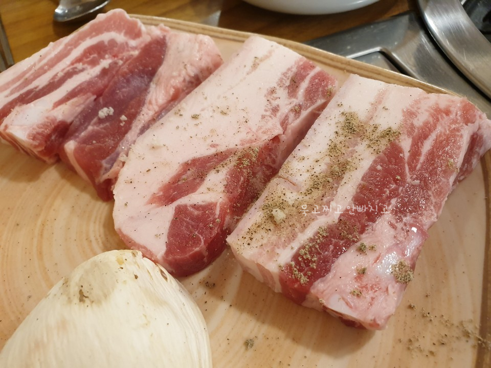 지리산꺼먹돼지 이미지
