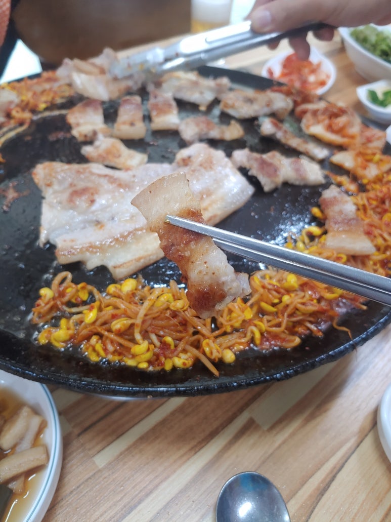 지리산토종꺼먹돼지 이미지