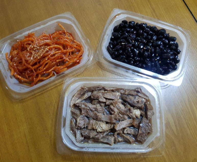 더담은 반찬 이미지