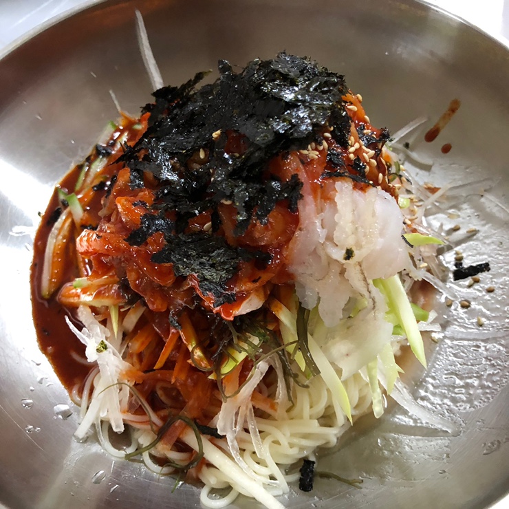 감칠맛회국수 이미지
