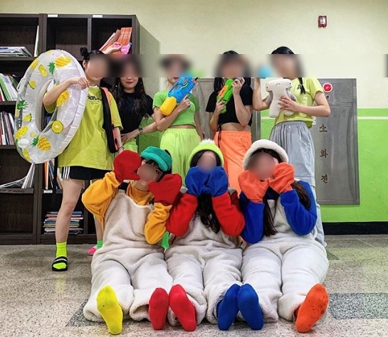 고등학교 졸업사진 컨셉사진으로 hot 캔디 옷을 대여해갔어요~ : 네이버 블로그 고등학교 졸업사진 컨셉사진으로 Hot 캔디 옷을 대여해갔어요~ : 네이버 블로그