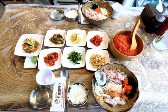 풍성한횟집 이미지