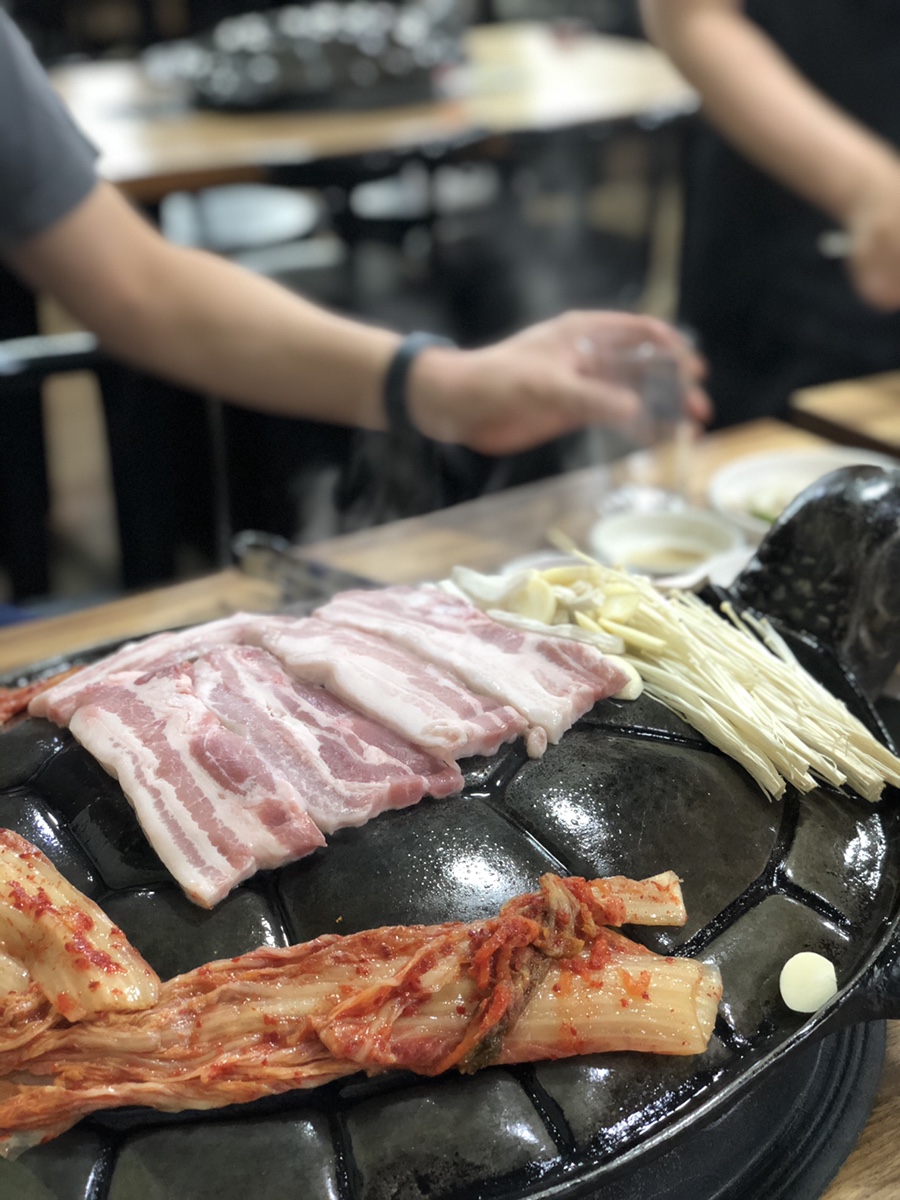 거북솥삼겹살 이미지