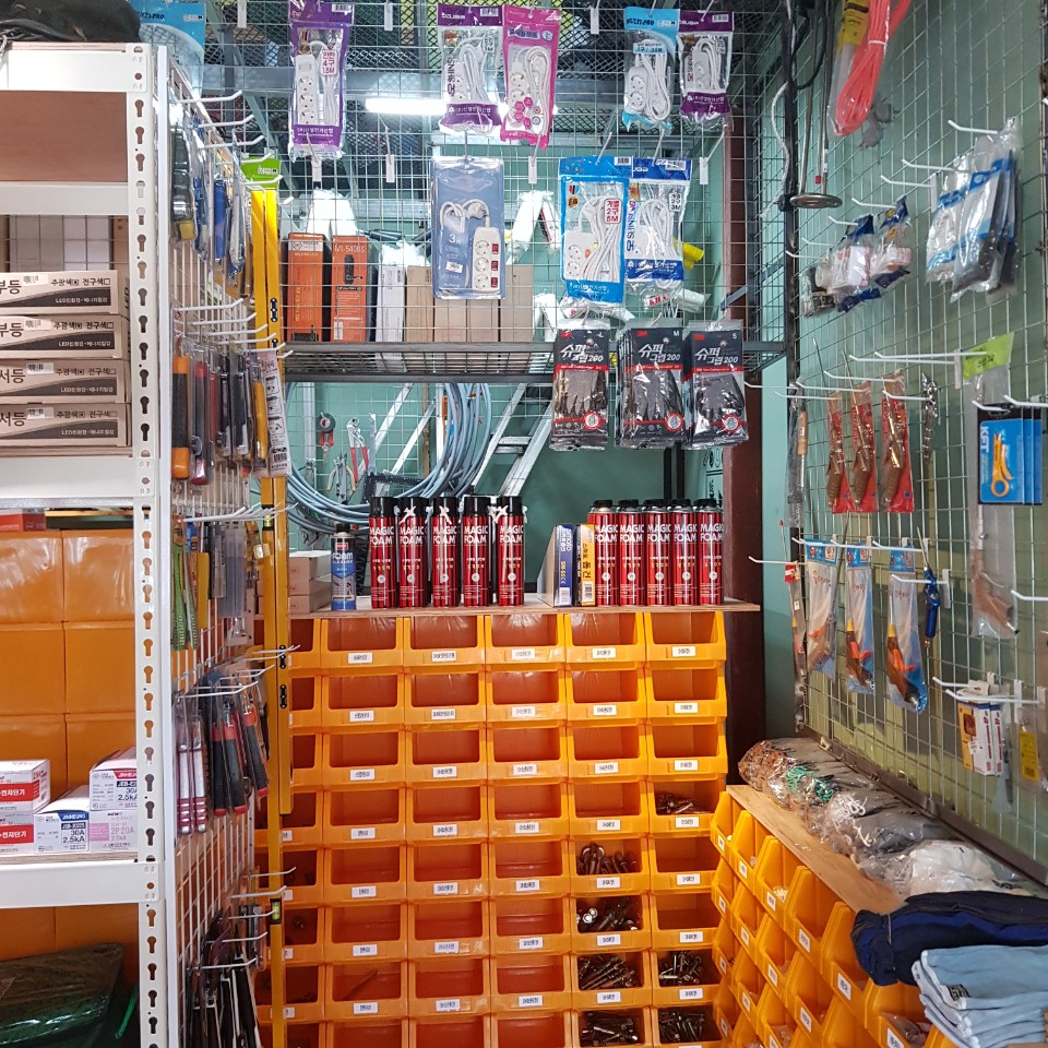 전문전기철물 이미지